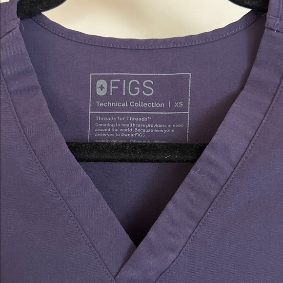 Figs Caterina One Pocket Scrub Top - Picture 3 of 4